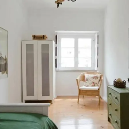 Well Located Apartment, * Lisboa