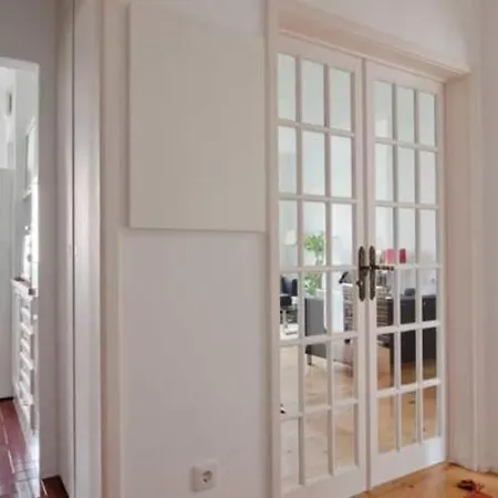 Apartment Well Located Apartment, Lisbon