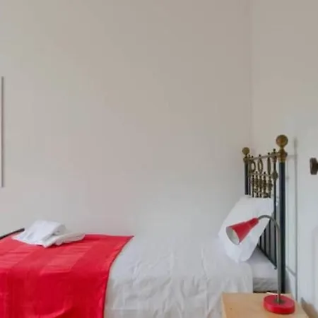 Well Located Apartment, Lisbon